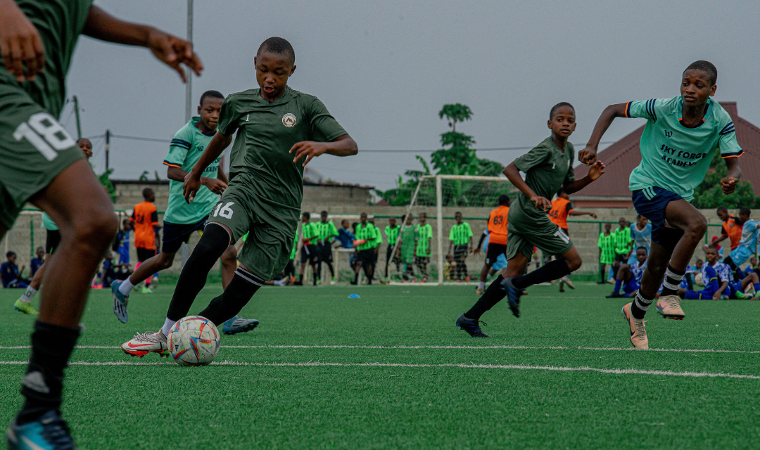 Young Boys i Tanga: På besøg hos forbundet